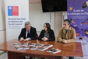 Jóvenes en proceso de reinserción social en Punta Arenas recibirán al escritor Pavel Oyarzún tras entrega de libros