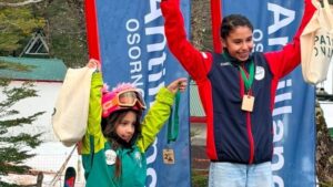 Esquiadora puntarenense Florencia Vidal obtiene segundo lugar en el Freeride Antillanca 2026 a los 7 años