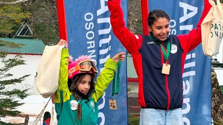 Esquiadora puntarenense Florencia Vidal obtiene segundo lugar en el Freeride Antillanca 2026 a los 7 años
