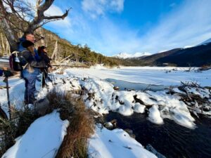Autoridades realizan recorrido preventivo en la cuenca del río Róbalo para evaluar riesgos naturales en Puerto Williams