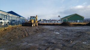 Cormupa ejecuta obras de mejoramiento en estacionamientos y explanadas de tres centros de salud de Punta Arenas