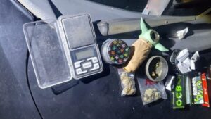 Detienen a un sujeto con droga y una pesa gramera tras denuncia ciudadana en la población Archipiélago de Chiloé