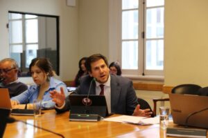 Consejero Arecheta pide a la Fiscalía aclarar si Flies es imputado y revelar diligencias intrusivas