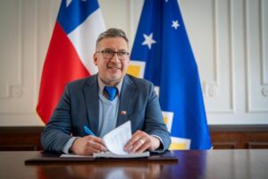 Delegado Rodolfo Moncada proyecta el futuro de Puerto Williams: agua potable, camino Yendegaia y Plan Regulador Comunal