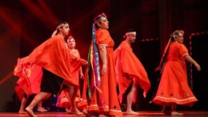 Gala Folclórica 2026 reúne a más de cien bailarines en un repleto Teatro Municipal de Punta Arenas