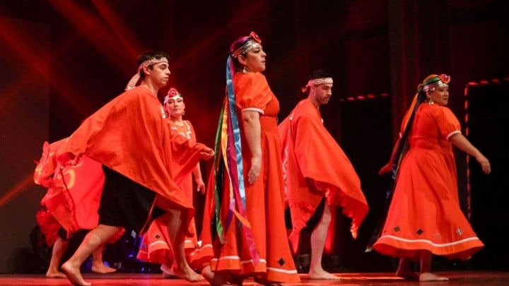 Gala Folclórica 2026 reúne a más de cien bailarines en un repleto Teatro Municipal de Punta Arenas