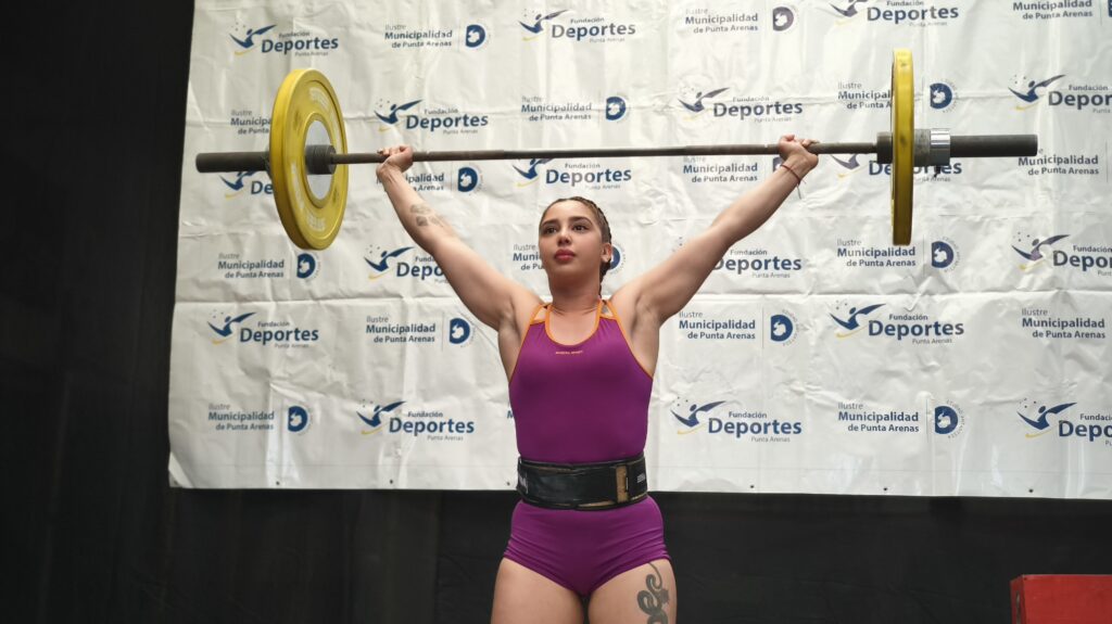 Punta Arenas celebró el IV Campeonato Municipal de Levantamiento de Pesas en el Gimnasio Vatra Box