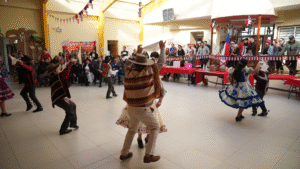 Laguna Blanca conmemora las Fiestas Patrias con gran acto comunitario en la Escuela Diego Portales