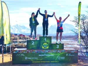 Atleta puntarenense Nitza García destaca en la 14° edición del Patagonian International Marathon en Torres del Paine