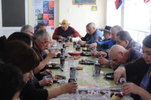 Adultos mayores de la Residencia Vida Austral celebraron las Fiestas Patrias con asado y juegos tradicionales