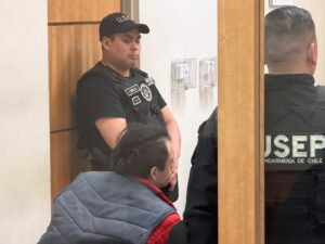 Prisión preventiva e internación provisoria para dos sujetos que asaltaron almacén con un machete en Punta Arenas