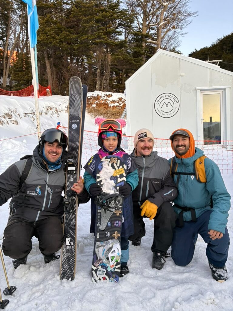 Florencia Vidal suma y sigue: Ahora se quedó con el primer lugar del snowboard infantil del circuito Freeride en Ushuaia