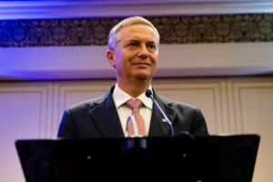 Presidente Kast defiende su gestión ante la salida de 45 autoridades