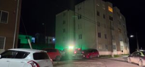 Investigan presunta agresión sexual e incendio intencional para encubrir huida en departamento de Punta Arenas