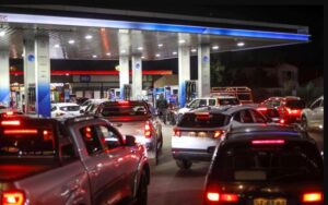 Gobierno confirma alza en combustibles: Bencina sube $35 y diésel se dispara $89 por litro