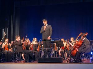 Orquesta Sinfónica Juvenil Regional de Magallanes emociona en repleto Concierto de Gala en Punta Arenas
