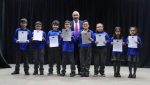 Mineduc distingue a 106 estudiantes de Magallanes con 100% de asistencia escolar durante el primer semestre de 2026