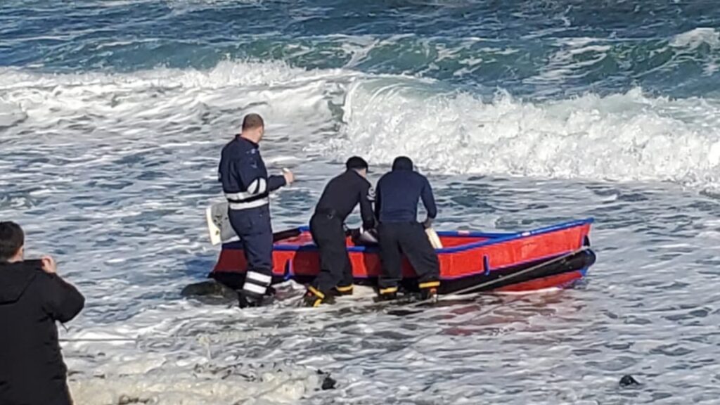 Encuentran cuerpo de un hombre en las costas de Porvenir: Investigan si corresponde a tripulante de la embarcación Sebastián IV