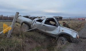Conductor ebrio volcó su camioneta y destruyó un cerco en Puerto Natales: registraba prohibición de manejar