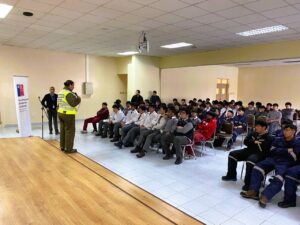 Charlas de conducción temeraria concientizan a estudiantes de Punta Arenas sobre delitos viales