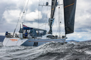 Aduanas denuncia ante la Fiscalía a propietarios de velero británico retenido en Magallanes
