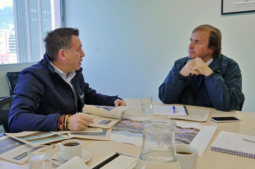 Alcalde Claudio Radonich busca respaldo del Minedep para el proyecto Polideportivo Antártica Chilena en Punta Arenas