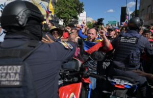 Partidarios de María Corina Machado realizan caravanas en Venezuela para exigir su regreso al país