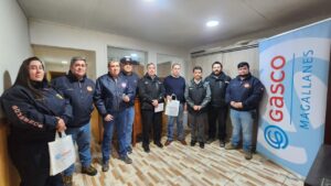 Gasco Magallanes dona detectores de monóxido de carbono a Bomberos de Última Esperanza