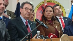 Ministro de Defensa confirma en Punta Arenas financiamiento para modernización de las FF.AA.