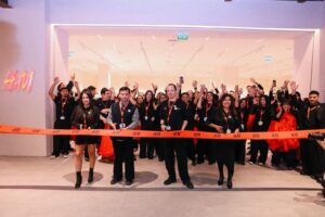 H&M inaugura en Punta Arenas su tienda más austral del mundo en el Mall Espacio Urbano Pionero