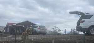Amagamiento de incendio afectó al motor de un vehículo estacionado en el sector de Río Seco