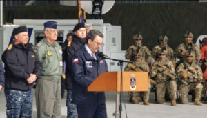Ministro de Defensa anuncia en Magallanes histórico plan para duplicar recursos y modernizar las FF.AA.