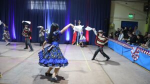 Colegio Pierre Faure de Punta Arenas celebró las Fiestas Patrias con kermesse y su XVI Muestra y Campeonato de Cueca