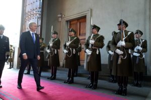 Detienen a mujer acusada de publicar amenazas de muerte contra el Presidente Kast en redes sociales