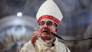 Cardenal Chomali aborda debate por indultos a condenados de Punta Peuco: exige arrepentimiento e información