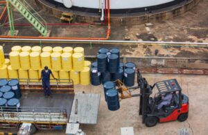 Precios del petróleo alcanzan su mayor nivel en seis semanas ante escalada de conflicto en Oriente Medio