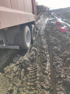 Denuncian mal estado de caminos interiores del vertedero municipal de Punta Arenas en Leñadura