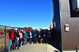 Familias de Puerto Natales recorren casa piloto del conjunto habitacional Glaciar Pingo