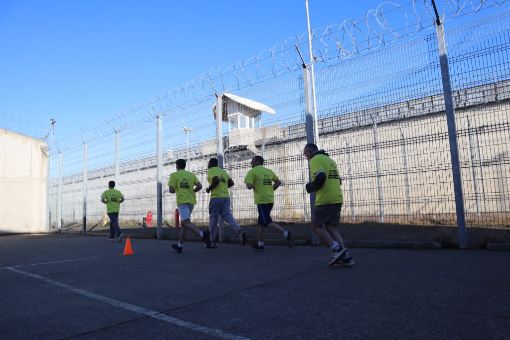 Población penal del Complejo Penitenciario de Punta Arenas participó en corrida deportiva de 5 kilómetros