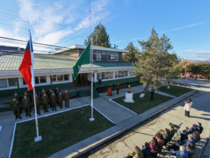 Retiran placa de la histórica 2ª Comisaría de Puerto Natales para iniciar la construcción de un moderno cuartel policial
