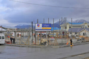 Autoridades inspeccionan obras del Centro de Rehabilitación de Puerto Williams que abrirá en 2027