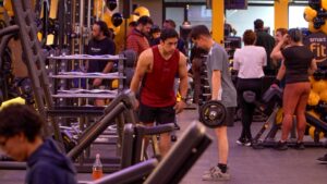 Fundación Municipal de Deportes de Punta Arenas firma convenio con nuevo gimnasio