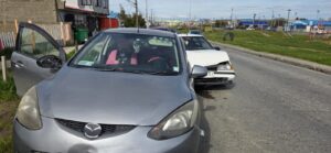 Madre e hija resultan lesionadas tras colisión vehicular en Avenida Salvador Allende en Punta Arenas
