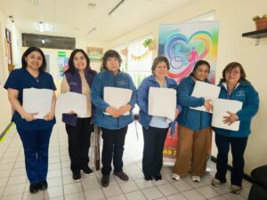 Cuidadoras adaptan donación textil y confeccionan sábanas para residentes del hogar Vida Austral en Punta Arenas
