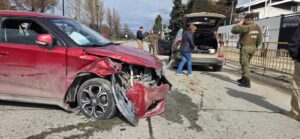 Colisión a alta velocidad en Avenida Bulnes moviliza a Carabineros en Punta Arenas