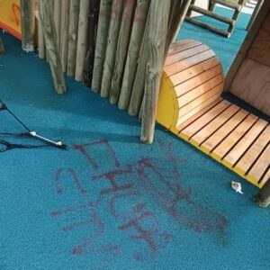 Denuncian destrozos y consumo de alcohol a dos semanas de la inauguración de la Plaza Cívica Sur en Punta Arenas