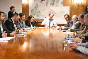 Gobernador Flies y Cores avanzan con el ministro Poduje en el histórico convenio de vivienda para Magallanes