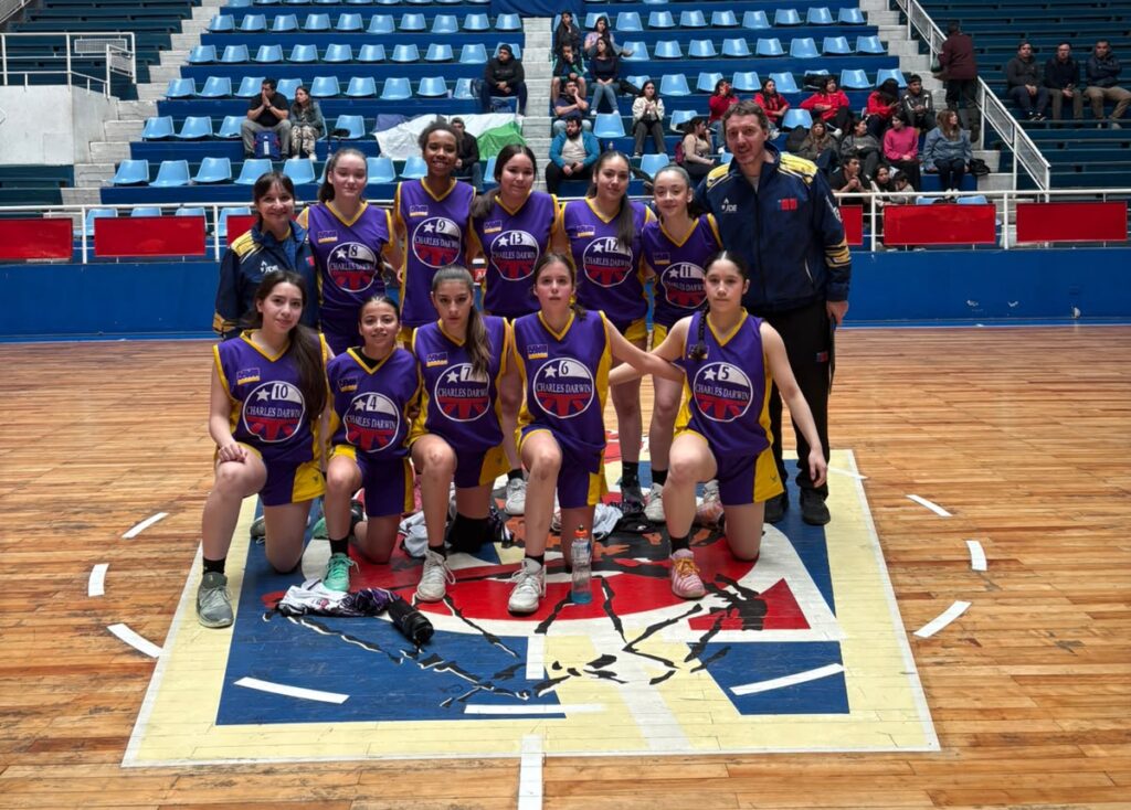 DT de equipo femenino de básquetbol sub 15 Charles Darwin: “Hace tiempo el básquetbol femenino de nuestro colegio y Magallanes está teniendo buenos resultados”