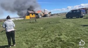 Incendio de vivienda moviliza a la Novena Compañía de Bomberos en la Cooperativa Cacique Mulato