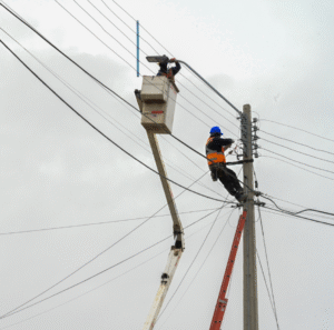 Alza proyectada del 2,4% en cuentas de luz no es definitiva: Energía gestiona nuevas inversiones y ampliar inyección eólica al 20%